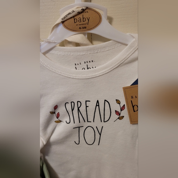 Rae Dunn BABY  3 piece outfit set “SPREAD JOY” 6-9 month NEW - Picture 2 of 4